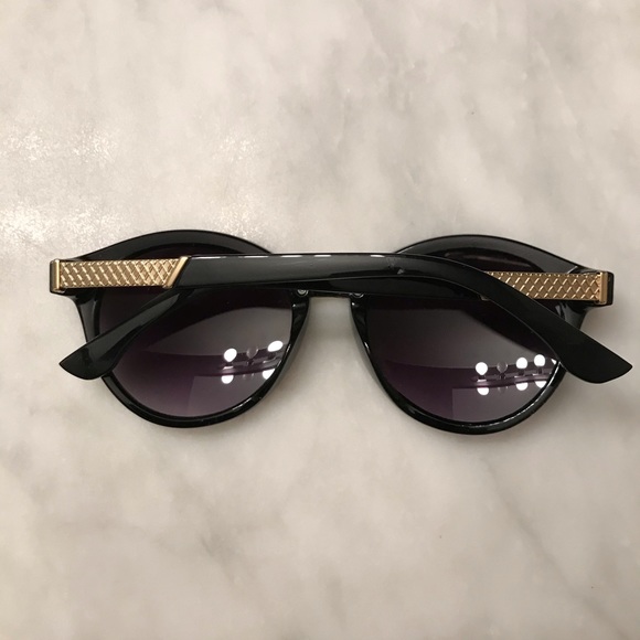 SUNGLASSES, $10 - Picture 3 of 6